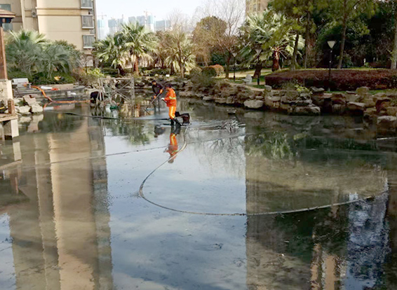 梅江景观池淤泥清理