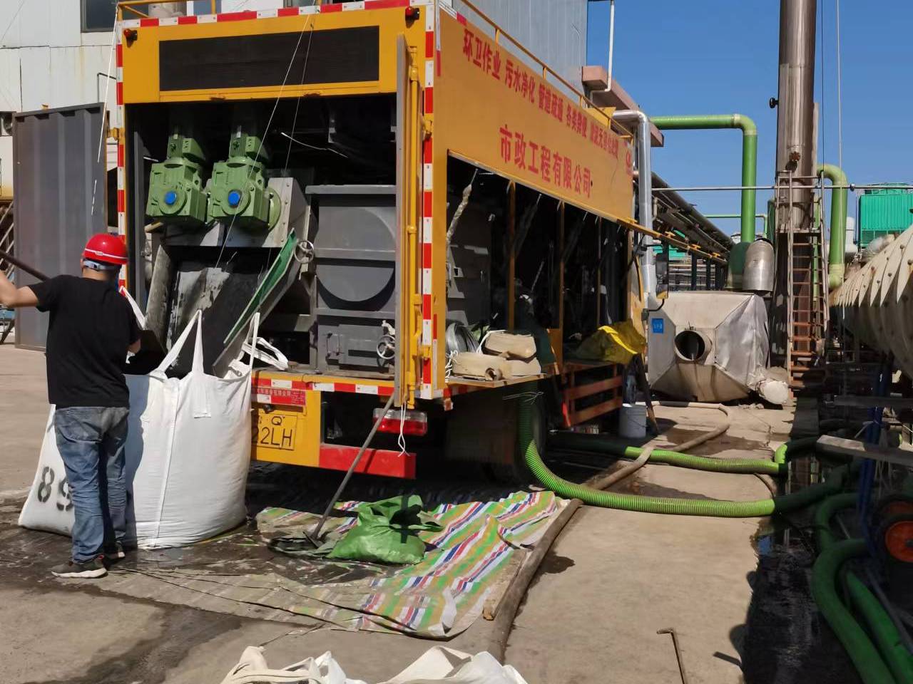 梅江淤泥压干处理